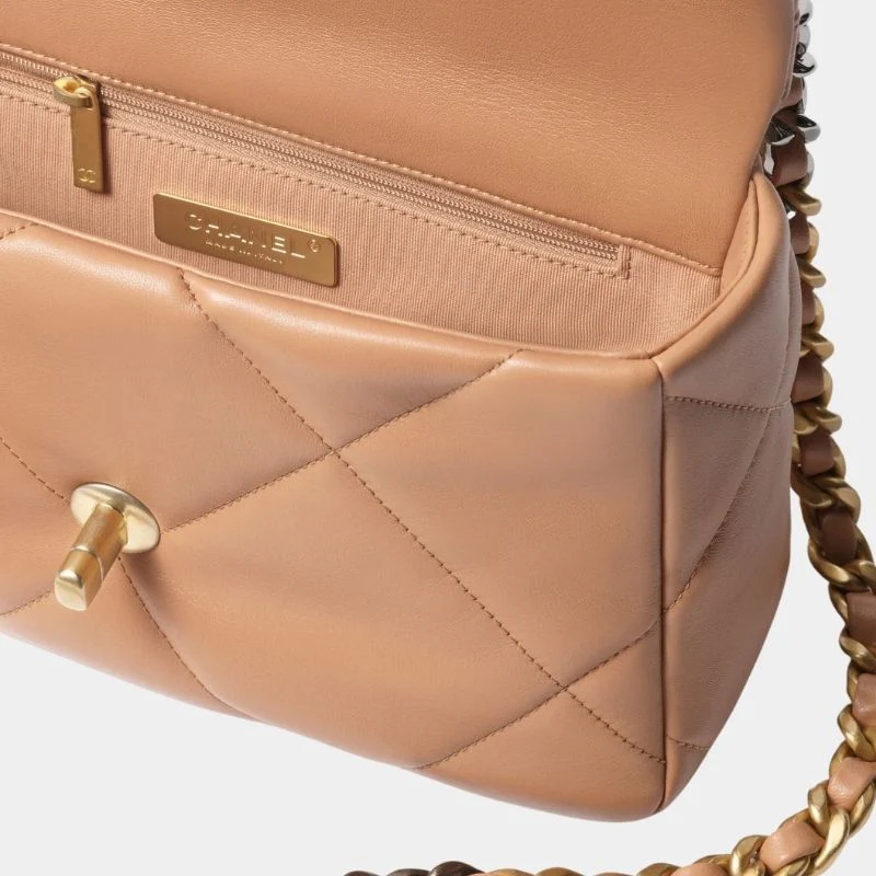 19 Handbag Fall-Winter 2024/25 Pre-Collection - Image 2