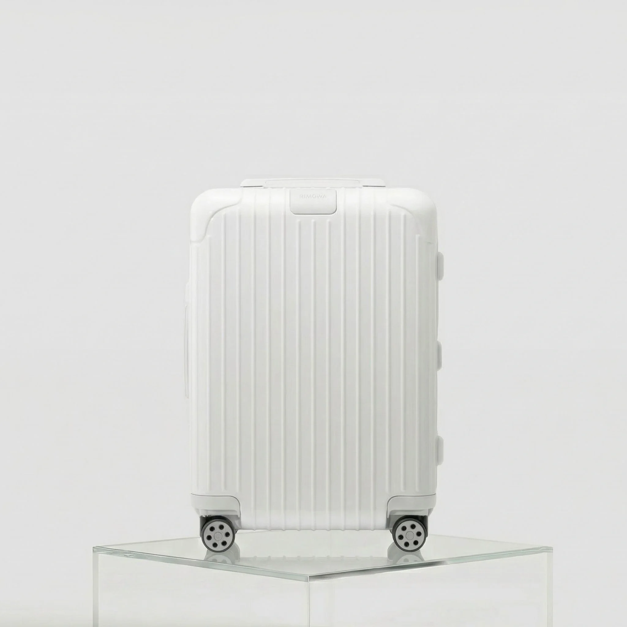 Essential Cabin - Image 17
