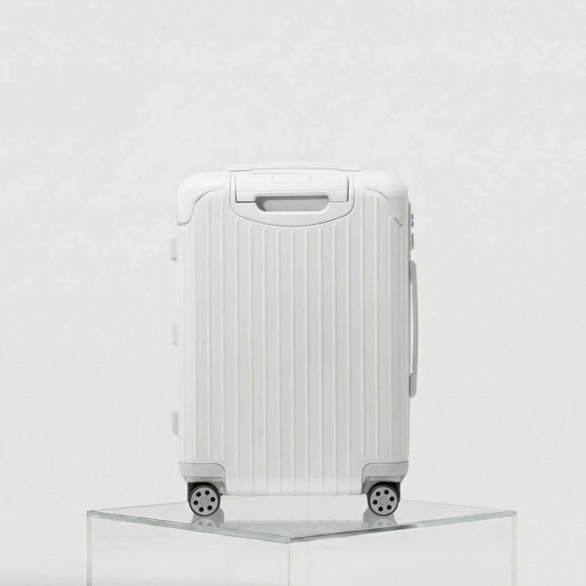 Essential Cabin - Image 18